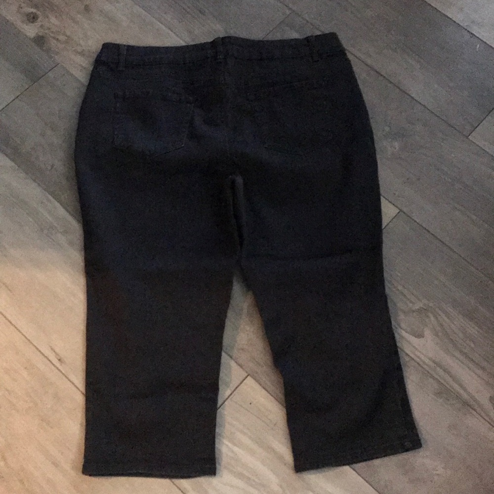 Capris - Picture 4 of 7